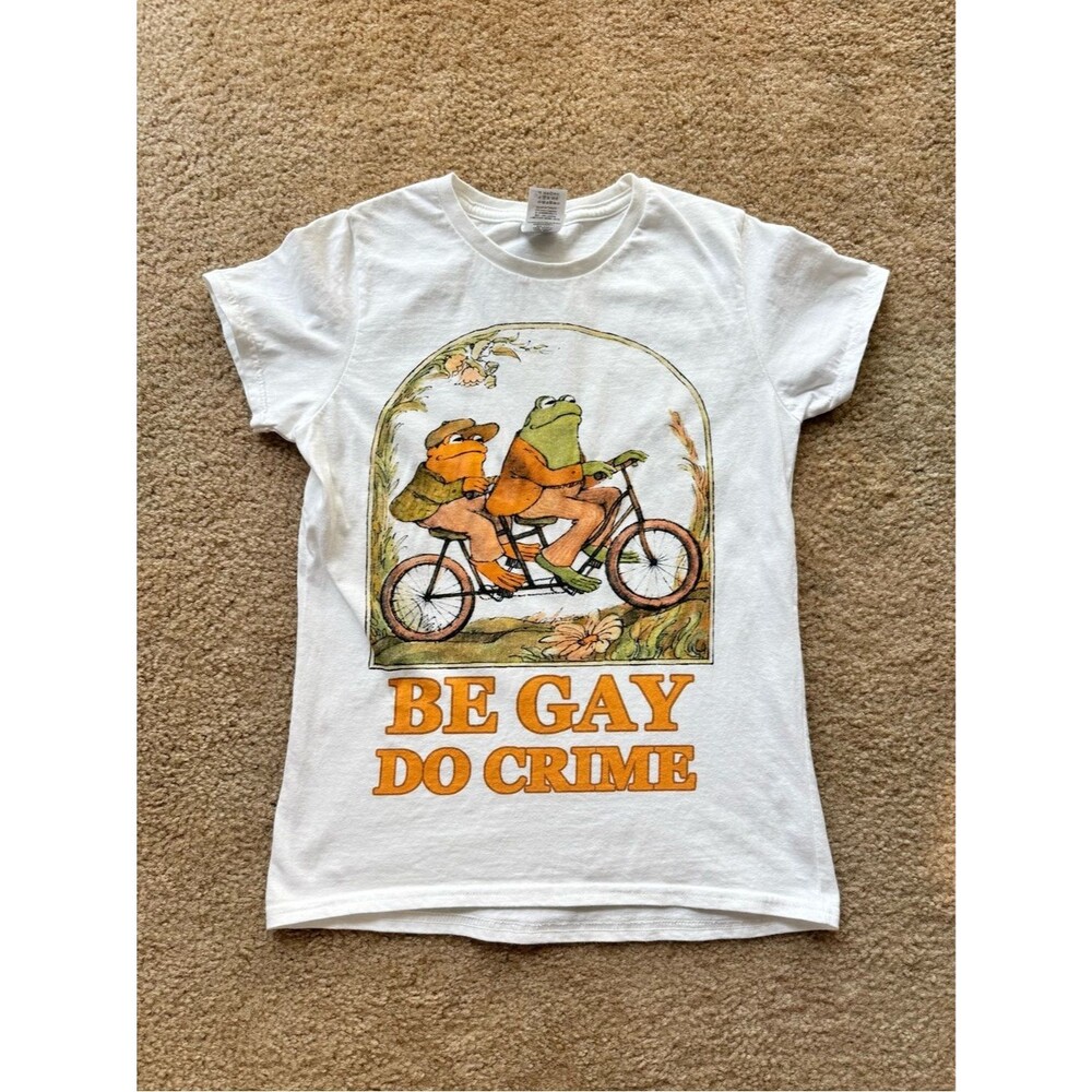 Frog & Toad "Be Gay Do Crime" Baby Tee Graphic T-Shirt XS/S